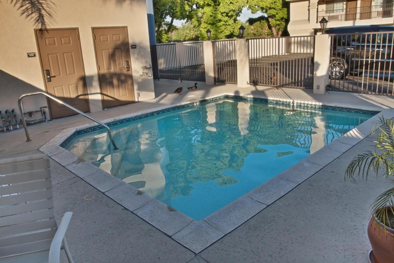 Burbank Inn And Suites Facilities photo